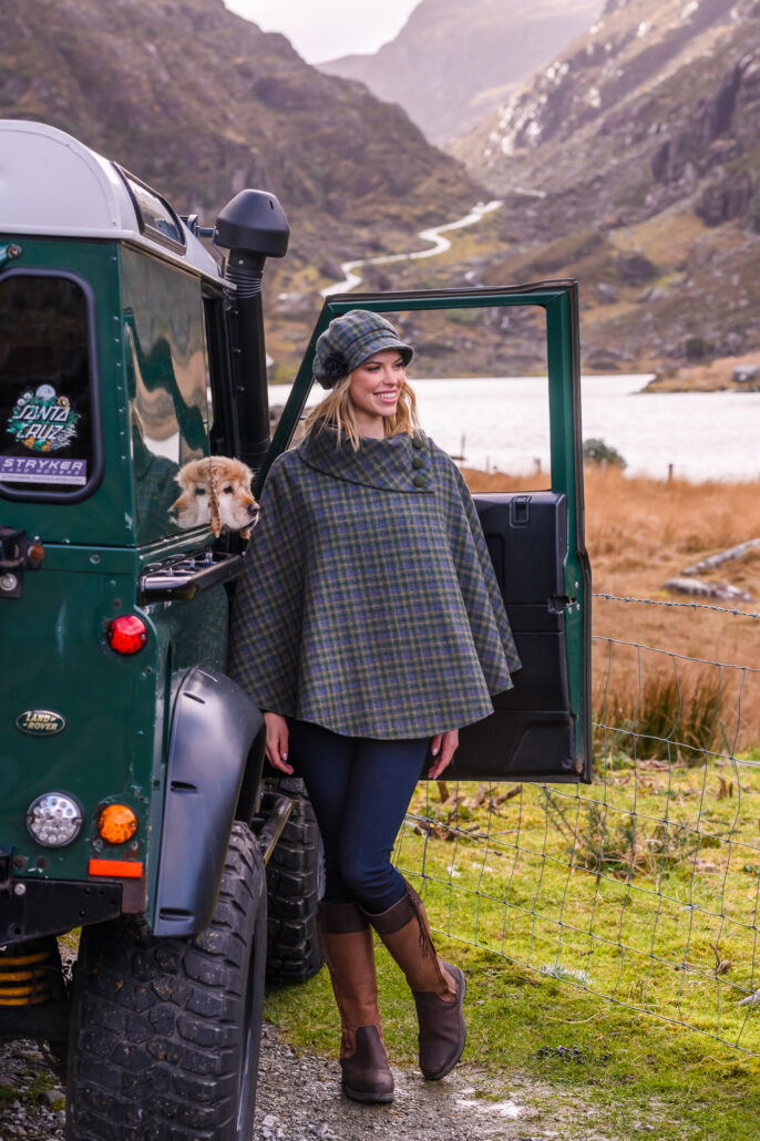 Irish Tweed Tartan Poncho [16 Colors]